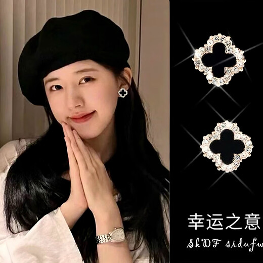 Four-leaf clover earrings for women, elegant and elegant 2025 new popular ear jewelry, high-end light luxury earrings 1 black four-leaf clover earrings