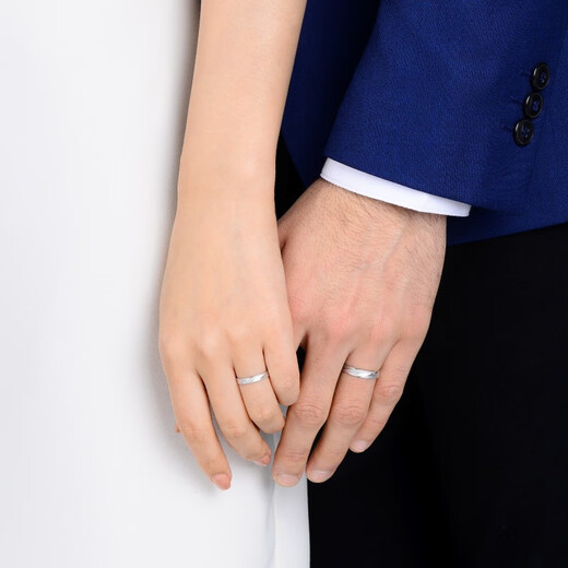 Chow Sang Sang Pt950 platinum ring goes all the way platinum pair of rings for couples to propose and get married 32116R pricing 18 circles