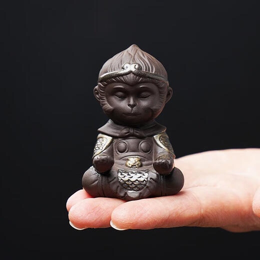 Shantou Lin Village purple sand tea pet small ornaments can be raised to color changing black myth Sun Wukong destiny man peripheral tea room tea table decorations full color changing purple sand pious saint + golden hoop