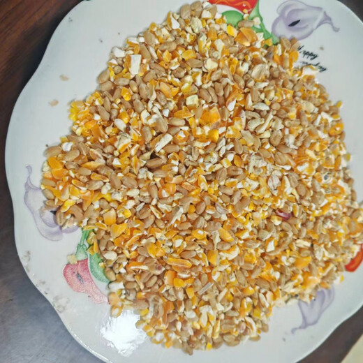 High-quality pigeon food, wheat and corn mixed chicken, chicken and duck food, pigeon food, rabbit hamster, impurity-free fine food 5Jin Jin equals 0.5kg + woven bag