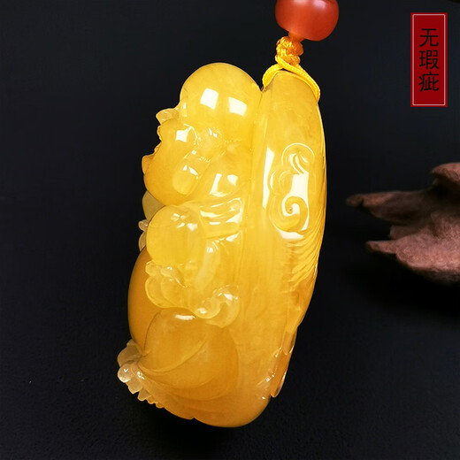 Hupai, one thing, one picture, one certificate, natural beeswax pendant, Maitreya Buddha pendant necklace, sweater chain, flawless square pendant, 29.08g, 47*45*21mm