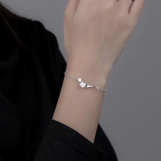 PT950 platinum peach blossom chain for girls, light luxury niche platinum bracelet, Chinese Valentine's Day birthday gift for girlfriend, platinum peach blossom bracelet