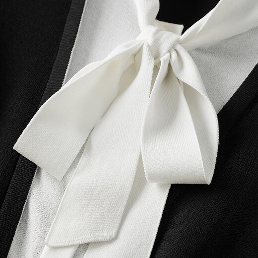 Late White New Product 2025 Autumn Style Elegant Stretch Sweater Age-Reducing Lace-up Fake Two-piece Knitted Sweater Women Black L