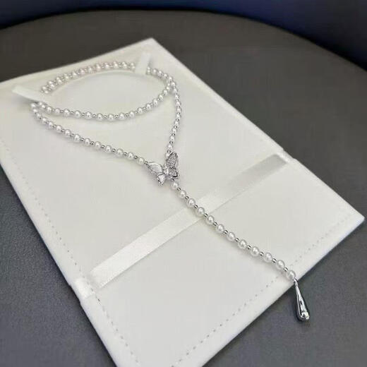 The new pearl necklace and sweater chain are romantic, with more than just roses and dancing butterflies, a versatile model. Butterfly