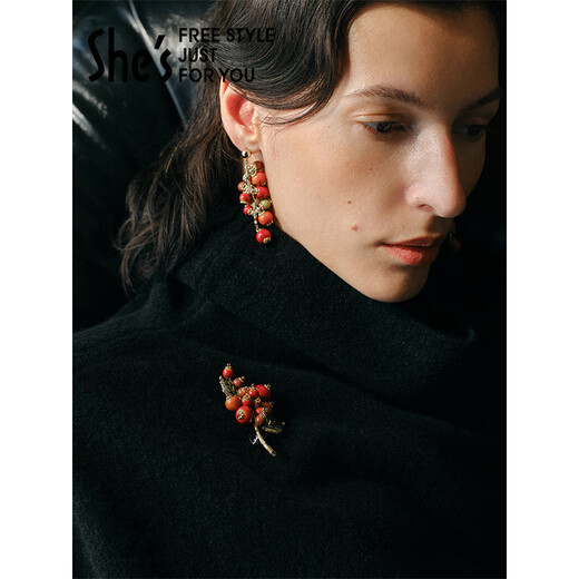 She s Qianzi artistic conception oriental style new Chinese style hawthorn fruit brooch high-end light luxury corsage brooch birthday gift for women Maple Leaf Red A0-Hawthorn String