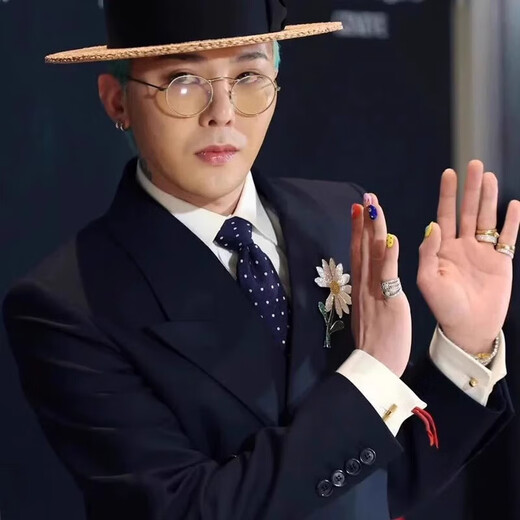 Quan Zhilong's same style small daisy sunflower brooch men's high-end fashion all-match pins clothes corsage accessories Daisy brooch