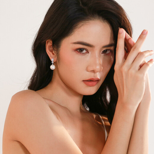 Qlady Women's Imitation Pearl Earrings Feminine High-Quality Silver Needle Earrings 2025 New Light Luxury Earrings Birthday Gift