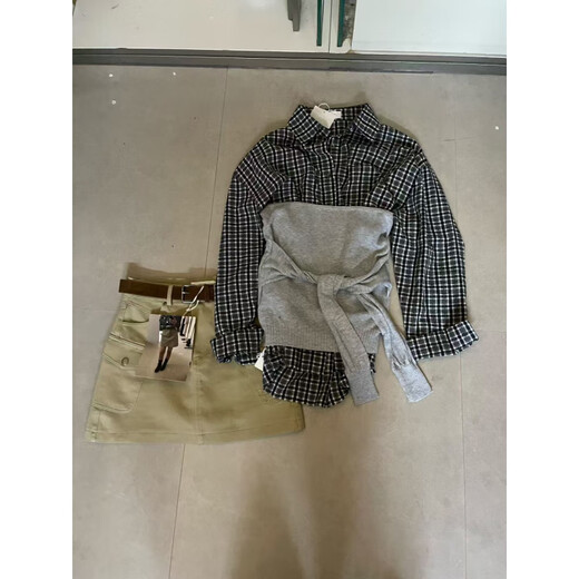 Xin Youjie 2025es Korean blogger T-shirt knitted tube top outer wear for women autumn and winter stacking artifact versatile slimming 2026 one size one size black single piece tube top