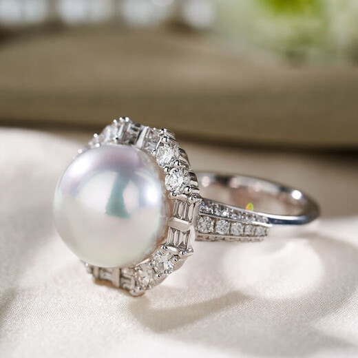 Australian White Pearl Ring Cold Light Extremely Strong Light Natural Seawater South Sea White Pearl 18K Gold Set with Diamonds South Sea Australian White Pearl Diameter 14mm + National Inspection Certificate