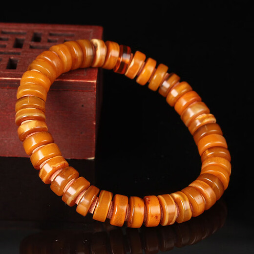 Zhenghe Jewelry Beeswax Chicken Fat Yellow Abacus Bead Bracelet weighs about 9.10 grams