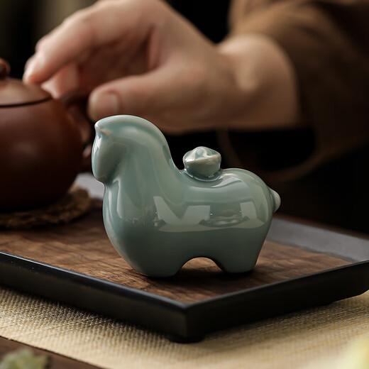 Naturally gifted twelve zodiac tea pets, simple tea toys, Ge kiln opening slices, customized gifts, instant riches, tea ceremony ceramic ornaments and accessories, celadon instant rich tea pets