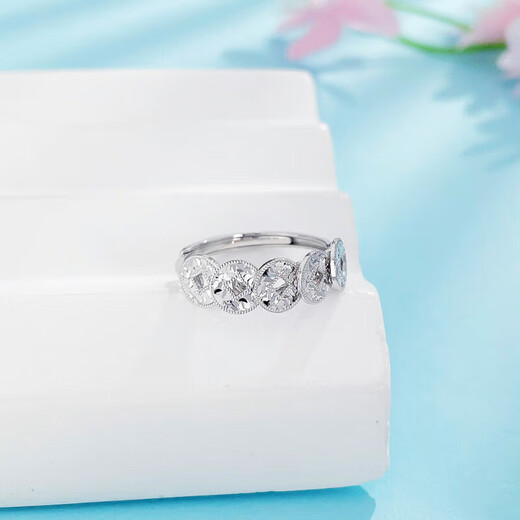 Lao Fengxiang's platinum ring is a money-making imitation of the Five Emperors Coin ring, a gift for his girlfriend and wife's Chinese Valentine's Day birthday in 2025. The Five Emperors Coin ring is about 3.35g.