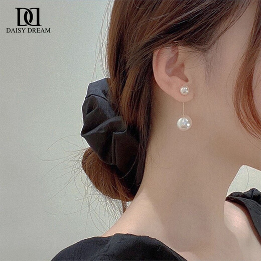 DAISY DREAM Zhao Lusi's same tassel pearl earrings, feminine ladylike earrings, high-end earrings, niche design silver needle earrings, pearl earrings, 925 silver needles