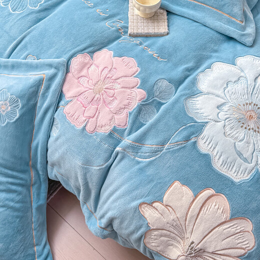 Mercury series home textiles 2025 new solid color embroidered floral milk velvet four-piece set for winter warmth plus velvet double-sided thickening Daisy-baby blue bed sheet style 1.5m four-piece set