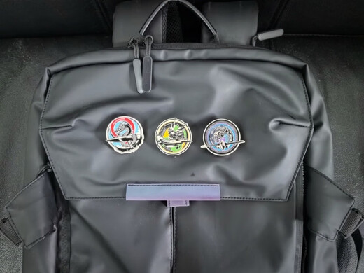 【全网首发】京东典藏礼盒版：空天利剑 中国空军战机图志+“飞龙在天”徽章两用冰箱贴三枚+歼-35空天蓝帽（盒装）  大国重器 央视军事、国防工业、蓝天出版社联合推出 “最美的书”设计师周伟伟倾力打造