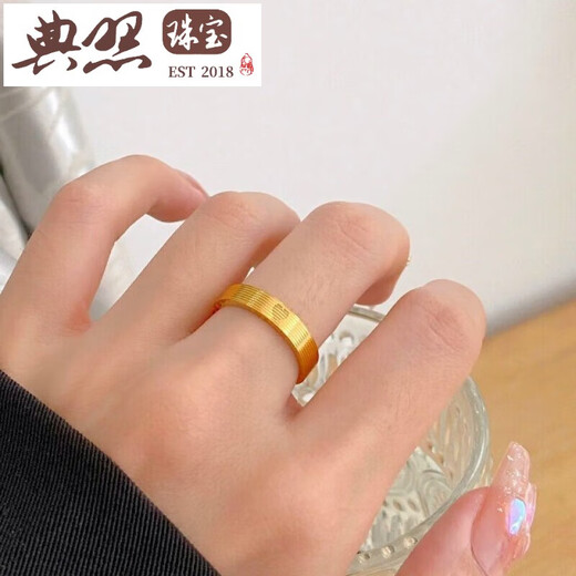 Model photo of Old Phoenix 999 pure gold love clock ring 24K pure gold Roman numeral ring gold couple ring fashion love clock x beauty number 6