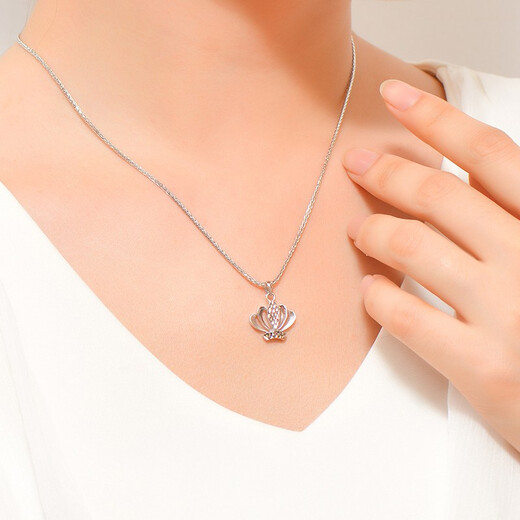 Yuan Shengfu's new PT950 high-quality fashion crown platinum pendant, shiny and versatile platinum pendant, 2.95 grams