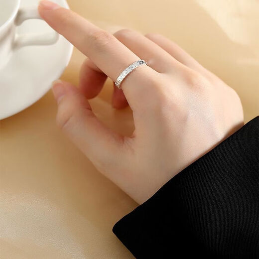 9999 sterling silver pure silver three-sided crushed ice couple ring men and women closed ring ring flash ring gift 4mm-crushed ice weighs about 3.5g Hong Kong code-18