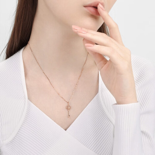 Chow Sang Sang 18K color gold pendant, mint series key, necklace not included, priced at 92775P