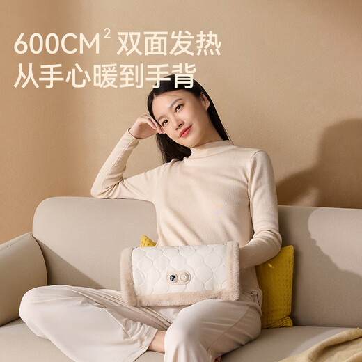 Made in Tokyo, Cloud Hug Graphene Hand Warmer Hand Warmer Waterless Instant Hot Water Bag Contains 10,000 mAh Power Bank