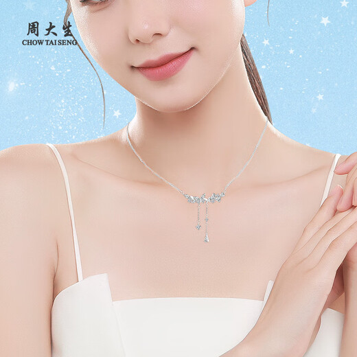 CHOW TAI SENG Liuguang Butterfly Necklace S925 Silver Butterfly Necklace Girls Light Luxury High-end Pendant Birthday Gift for Girlfriend Liuguang Butterfly Necklace + Classic Gift Box
