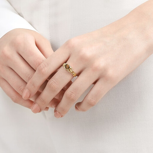Chow Sang Sang Love Guardian Ring V&A Series 18K Gold Heart-Shaped Tiger Eye Stone Ring 94117R Pricing 13 Circles