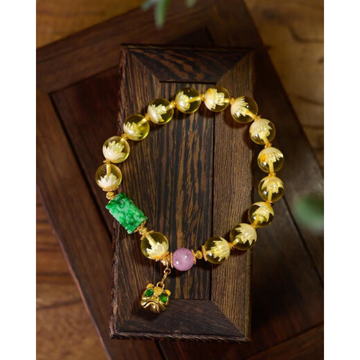 Yuze natural water purified gold amber bracelet, amber carved lotus bracelet, spicy green honey bucket beads, sterling silver gilt lion awakening pendant, natural beeswax lotus bracelet