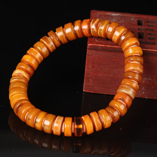 Zhenghe Jewelry Beeswax Chicken Fat Yellow Abacus Bead Bracelet weighs about 9.10 grams