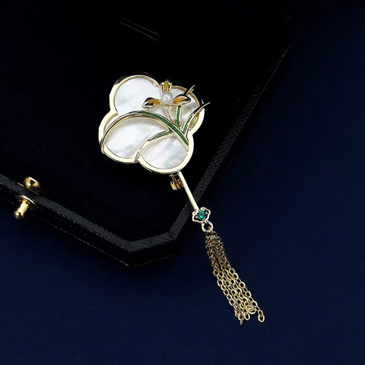 Senqi Ancient Style Hairpin Brooch Set Plum Blossom Tassel Hairpin Elegant and Versatile Brooch Christmas Gift for Female Teacher Plum Blossom Four-leaf Clover Set