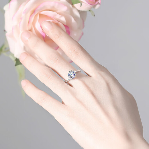 Lao Fengxiang One Carat Moissanite 925 Silver Ring Women's Proposal Ring High-end Birthday Gift for Girlfriend and Wife L-JM273 Classic Snowflake One Carat Moissanite Ring