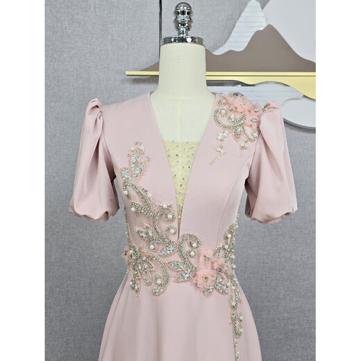 Wenmi ethnic vocal dress host dignified and elegant 2025 new style light luxury niche art test folk song solo performance pink (silver flower) floor style S