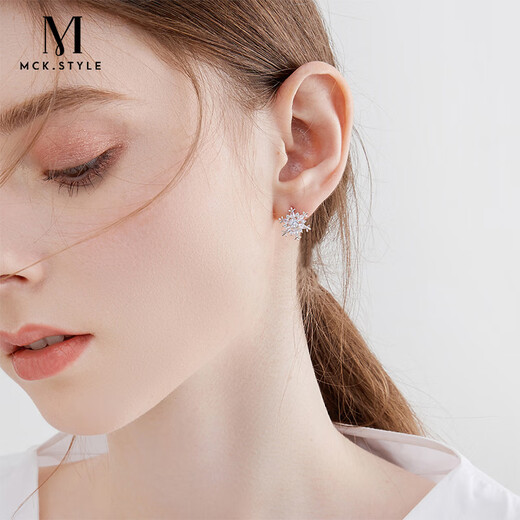 Mck Autumn and Winter Snowflake Earrings for Women 2025 New Light Luxurious Temperament Earrings Earrings for Girlfriend Chinese Valentine's Day Gift Snowflake Earrings