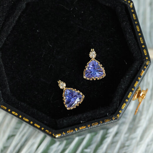 Luanjie natural tanzanite 18K gold triangle pendant gold necklace women's diamond inlaid light luxury jewelry Japanese simple earrings