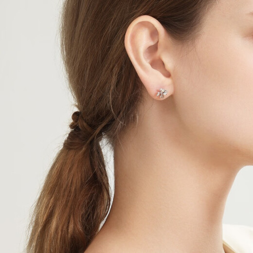 Chow Sang Sang Pt950 Platinum Four Leaf Clover Platinum Stud Earrings 83980E Pricing