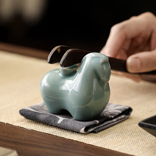 Naturally gifted twelve zodiac tea pets, simple tea toys, Ge kiln opening slices, customized gifts, instant riches, tea ceremony ceramic ornaments and accessories, celadon instant rich tea pets