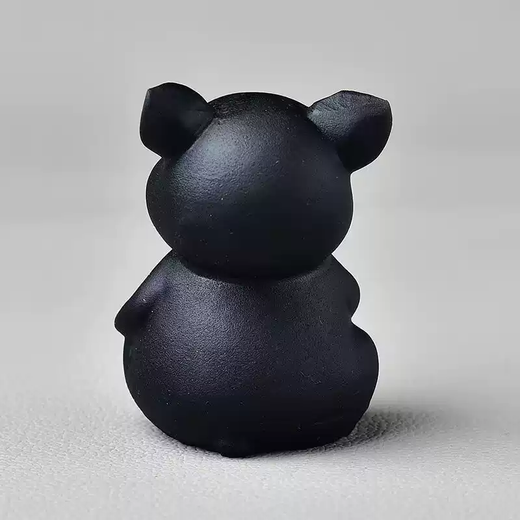 The central shopkeeper's natural obsidian twelve zodiac signs are rat, ox, tiger, rabbit, dragon, snake, horse, sheep, rooster, monkey, dog and pig. The zodiac sign is the lucky pig ornament. Obsidian lucky pig size and height are 6 cm.