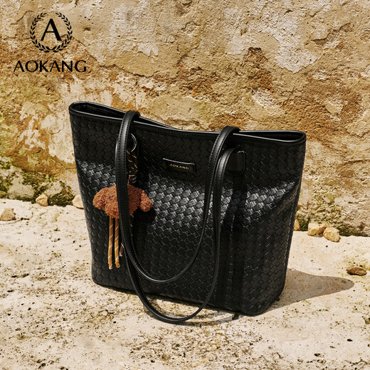 Bag féminin Aokang 2025 Sac sous brassière tendance léger Sac à épaule de luxe Sac fourre-tout de grande capacité Cadeau d'anniversaire pour sa femme