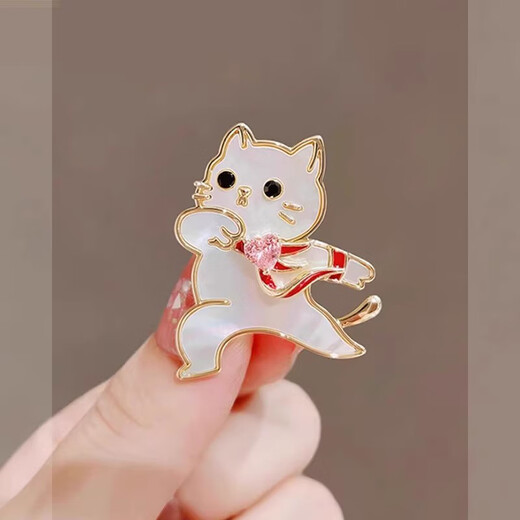 Xinshe Cartoon Cute Cat Brooch Women's Design Niche Coat Pin Fashionable High-End Exquisite Luxurious Temperament Accessory Struggle Kitten Brooch (3.4*3cm)