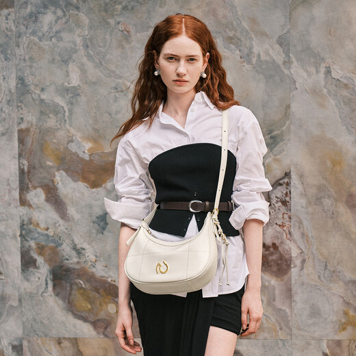 Bag Cnoles Bag Women's Bag 2025 Bag Crescent Bag Luxury High -Ald Backarm Bag Crossbody Bag Heart Birthday Bull For Girlfram Cream White - Nuevo regalo práctico para niñas