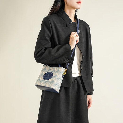 
JACOPONNUS Jacobang Bucket Bag Women's Crossbody 2025 New High-end Light Luxury Niche Old Flower Commuter Handmade Vegetable Basket Bag Carriage Royal Blue Ordinary Packaging