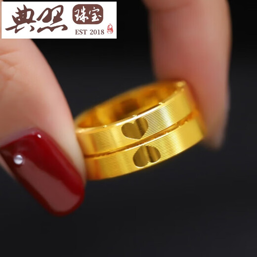 Model photo of Old Phoenix 999 pure gold love clock ring 24K pure gold Roman numeral ring gold couple ring fashion love clock x beauty number 6