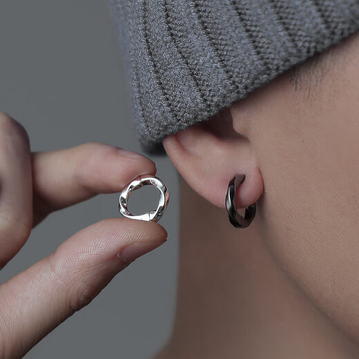 Non-pierced ear clips for men, versatile personalized earrings, trendy, high-end, non-pierced fake earrings, hip-hop earrings, black pair