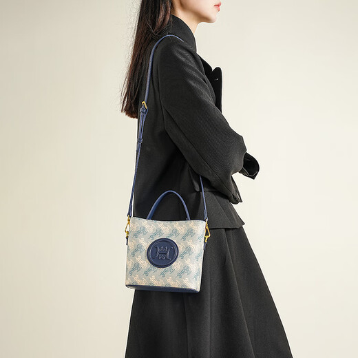 
JACOPONNUS Jacobang Bucket Bag Women's Crossbody 2025 New High-end Light Luxury Niche Old Flower Commuter Handmade Vegetable Basket Bag Carriage Royal Blue Ordinary Packaging