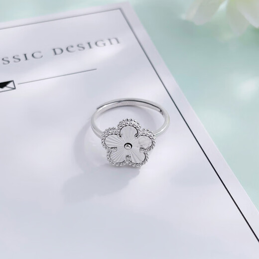 Laofu Gold Platinum Hollow Living Peach Blossom-shaped Ring for Women as a Mid-Autumn Festival Gift for Mother, Lover, Mother and Lover’s Birthday Peach Blossom-shaped Ring for Women (about 4g)