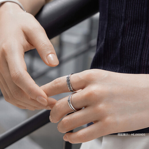 Lukfook Jewelry Black Diamond Series Platinum 950 Square Square Simple Row Diamond Platinum Ring for Men and Women Single HEJ0006DS No. 13 - Total Weight 4.57 Grams Female Model