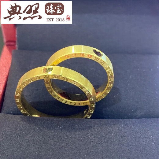 Model photo of Old Phoenix 999 pure gold love clock ring 24K pure gold Roman numeral ring gold couple ring fashion love clock x beauty number 6