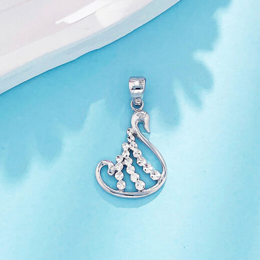 Laofu Gold Platinum Elegant Noble Swan Pendant Swan Pendant Approximately 2.6g