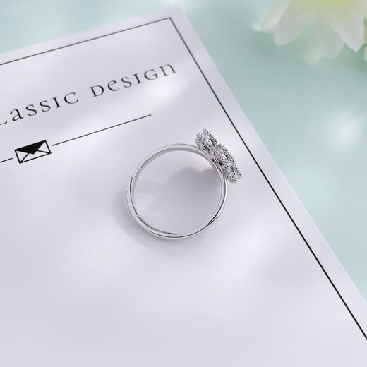 Laofu Gold Platinum Hollow Living Peach Blossom-shaped Ring for Women as a Mid-Autumn Festival Gift for Mother, Lover, Mother and Lover’s Birthday Peach Blossom-shaped Ring for Women (about 4g)