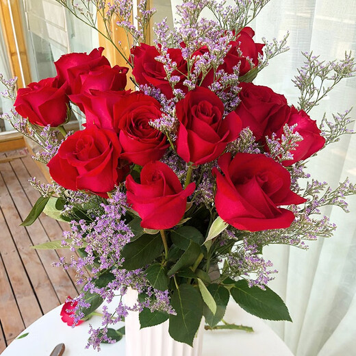 Qianqian Whispering Dounan base direct wholesale rose flowers nationwide express delivery girlfriend gift home water-raised flower arrangement family 10 red roses + send love grass + send preservative