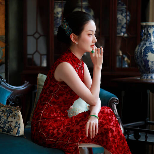 Ripples of the city's wind and red dust丨Summer oriental simple luxury style burnt-out velvet full-breasted retro Chinese plate button ancient method slim cheongsam red burnt-out velvet cheongsam L
